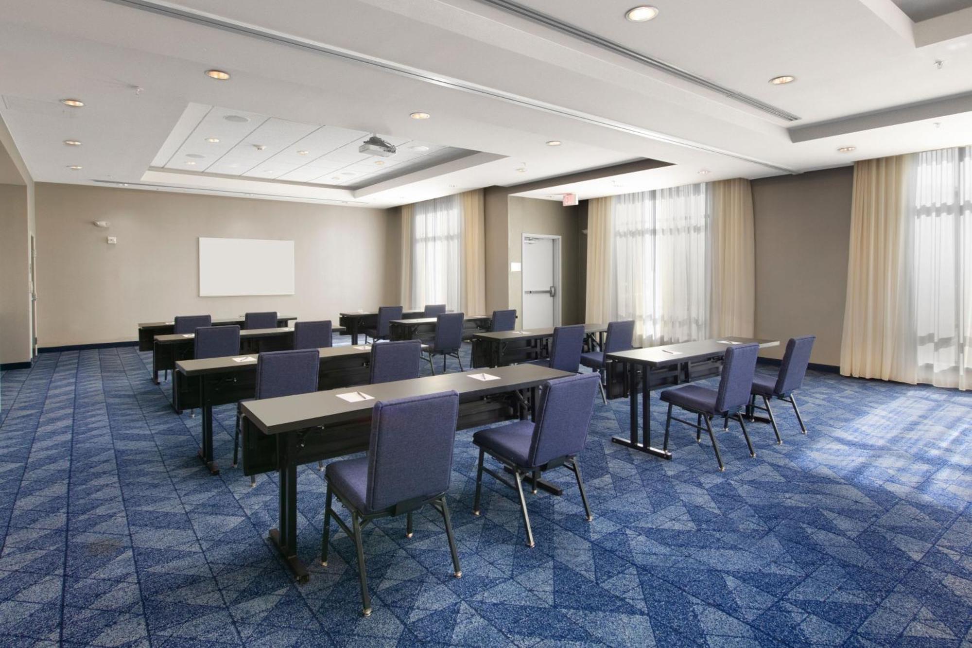 Courtyard By Marriott Lubbock Downtown/University Area Exterior photo